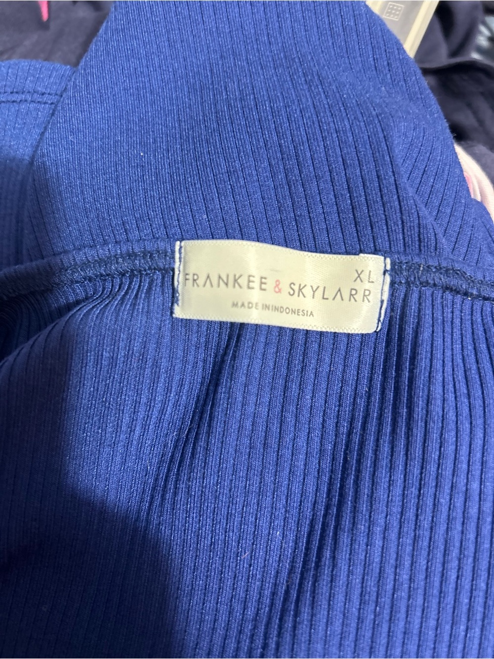 Blue Ribbon-Trim Puff Sleeve Ribbed Top - Picture 4 of 5